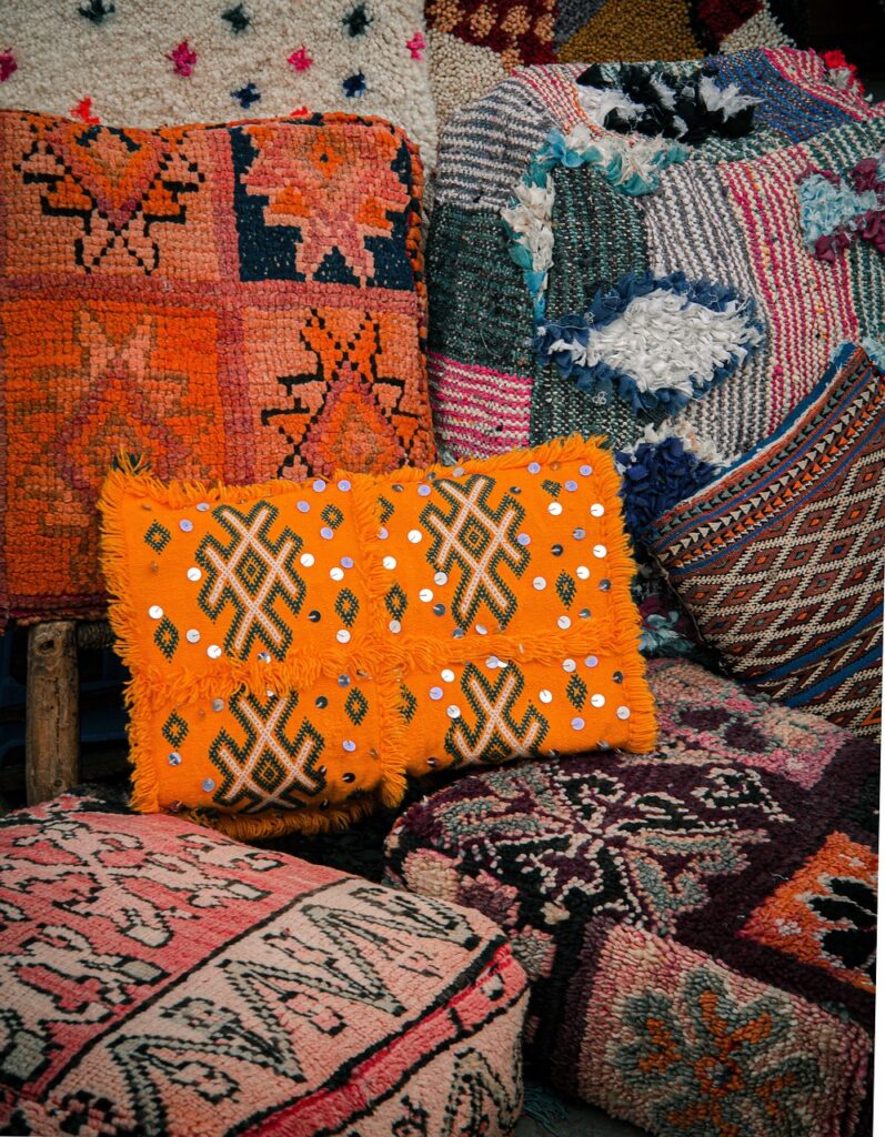 marokańskie targowisko tkaniny